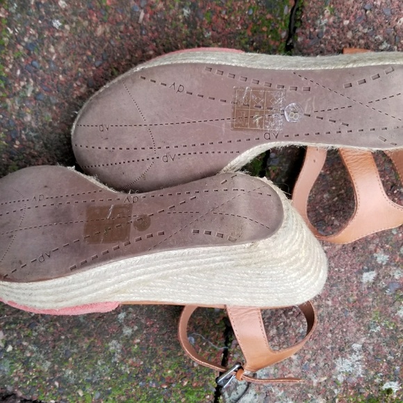 Dolce Vita Sandals - Picture 5 of 5